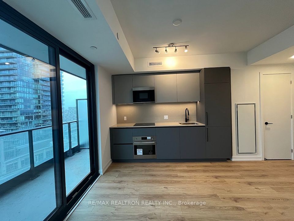 35 Parliament Street 1409, Toronto, ON M5A 0Z5 11