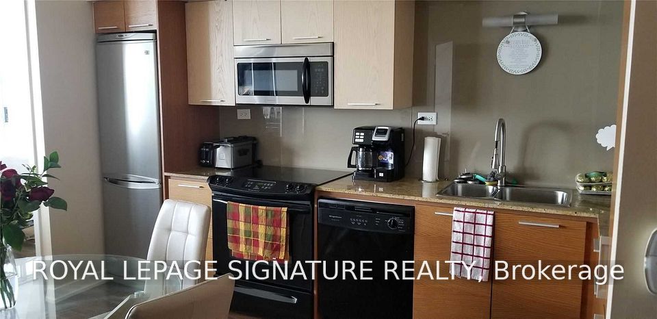 25 Capreol Court 3906, Toronto, ON M5V 3Z7 7