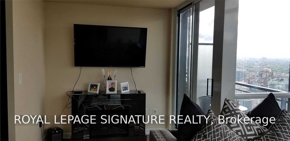 25 Capreol Court 3906, Toronto, ON M5V 3Z7 13