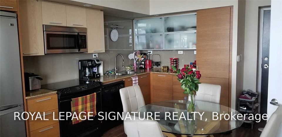 25 Capreol Court 3906, Toronto, ON M5V 3Z7 6