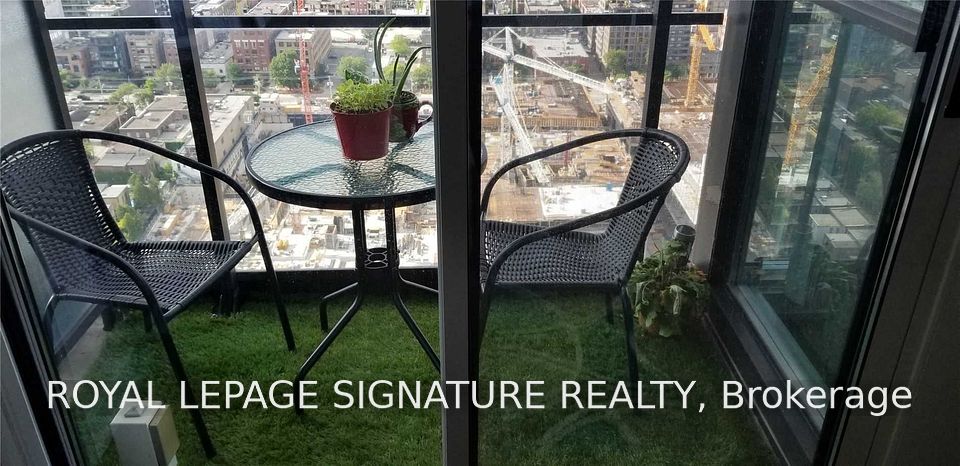 25 Capreol Court 3906, Toronto, ON M5V 3Z7 12