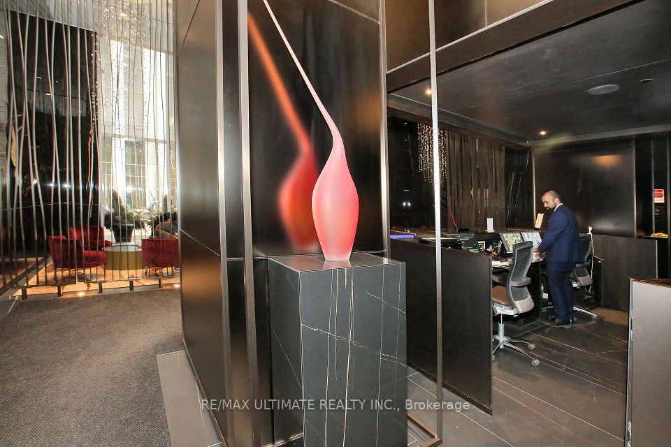11 Yorkville Avenue 1713, Toronto, ON M4W 0B7 6