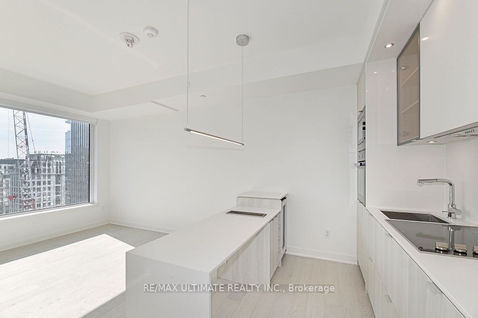 11 Yorkville Avenue 1713, Toronto, ON M4W 0B7 12