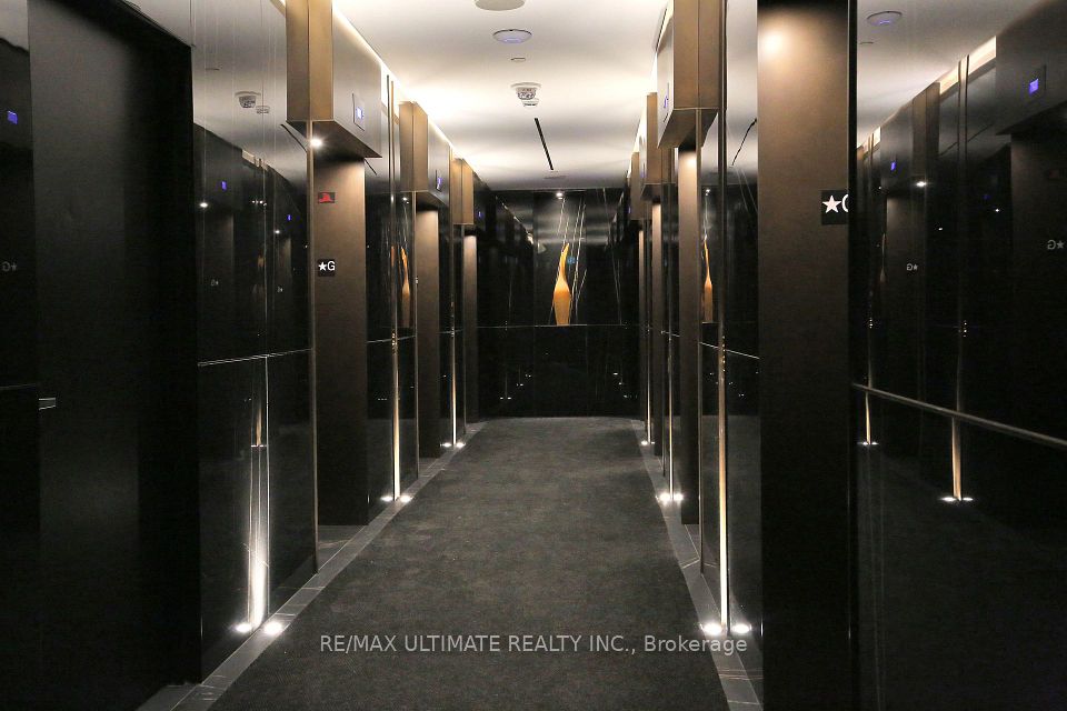 11 Yorkville Avenue 1713, Toronto, ON M4W 0B7 3