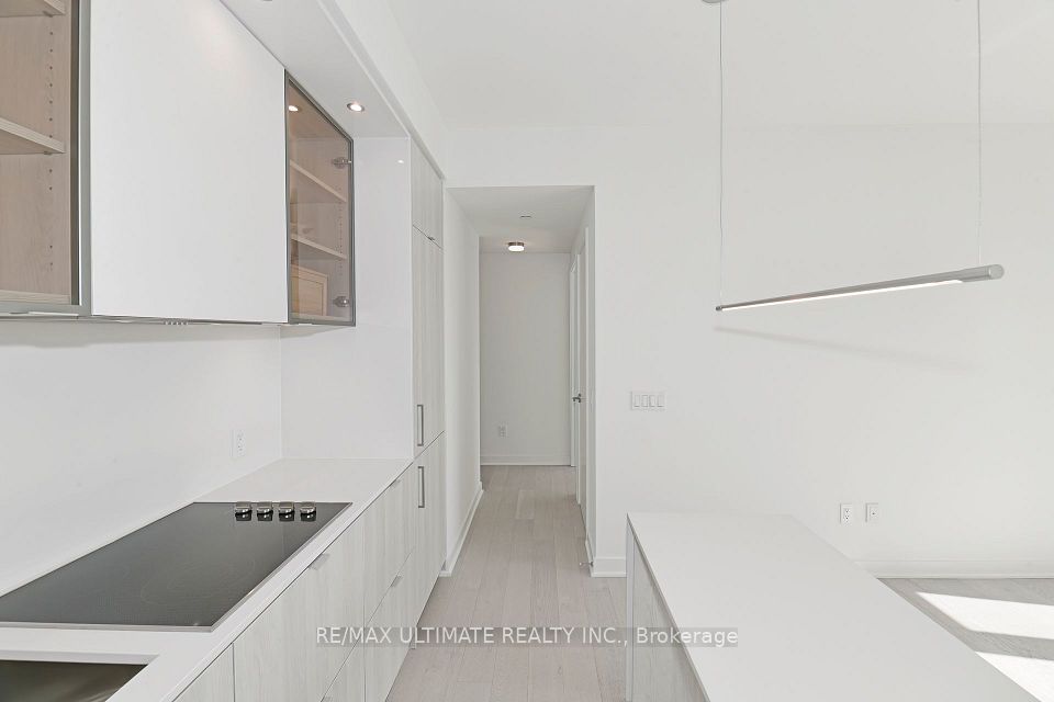 11 Yorkville Avenue 1713, Toronto, ON M4W 0B7 11