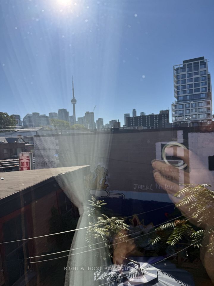 3 Wales Avenue, Toronto, ON M5T 1J2 12