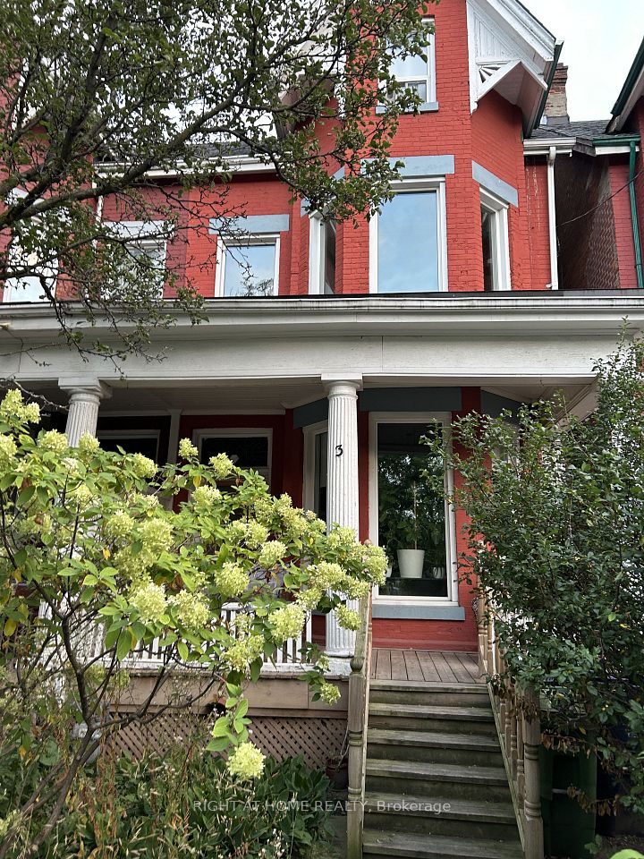 3 Wales Avenue, Toronto, ON M5T 1J2 9