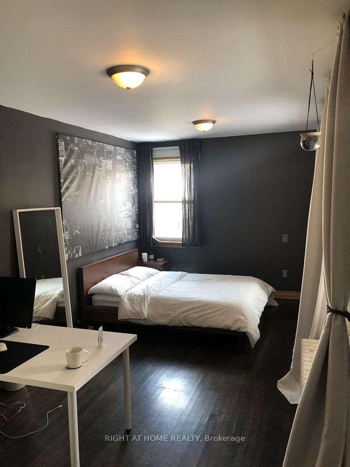 3 Wales Avenue, Toronto, ON M5T 1J2 10