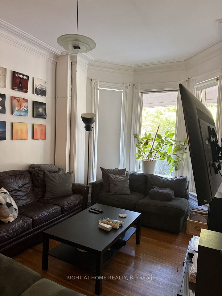 3 Wales Avenue, Toronto, ON M5T 1J2 4