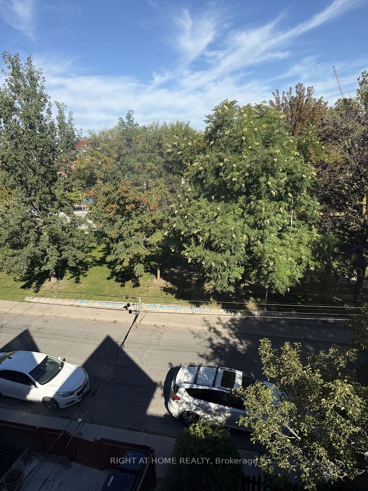 3 Wales Avenue, Toronto, ON M5T 1J2 18