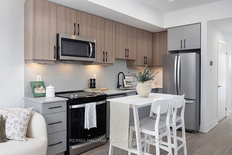 15 Brenthall Avenue 6, Toronto, ON M2R 0B3 5