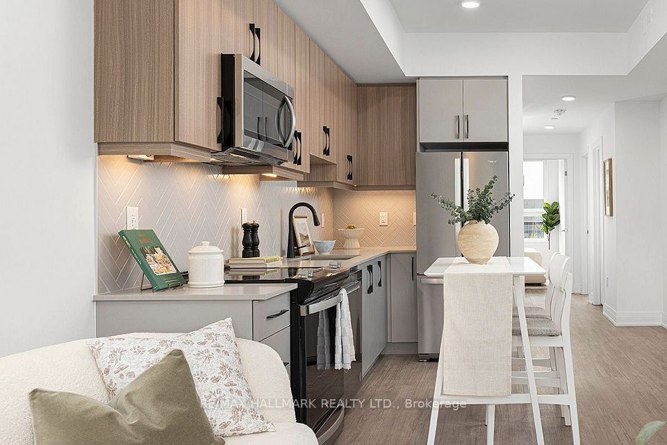 15 Brenthall Avenue 6, Toronto, ON M2R 0B3 3