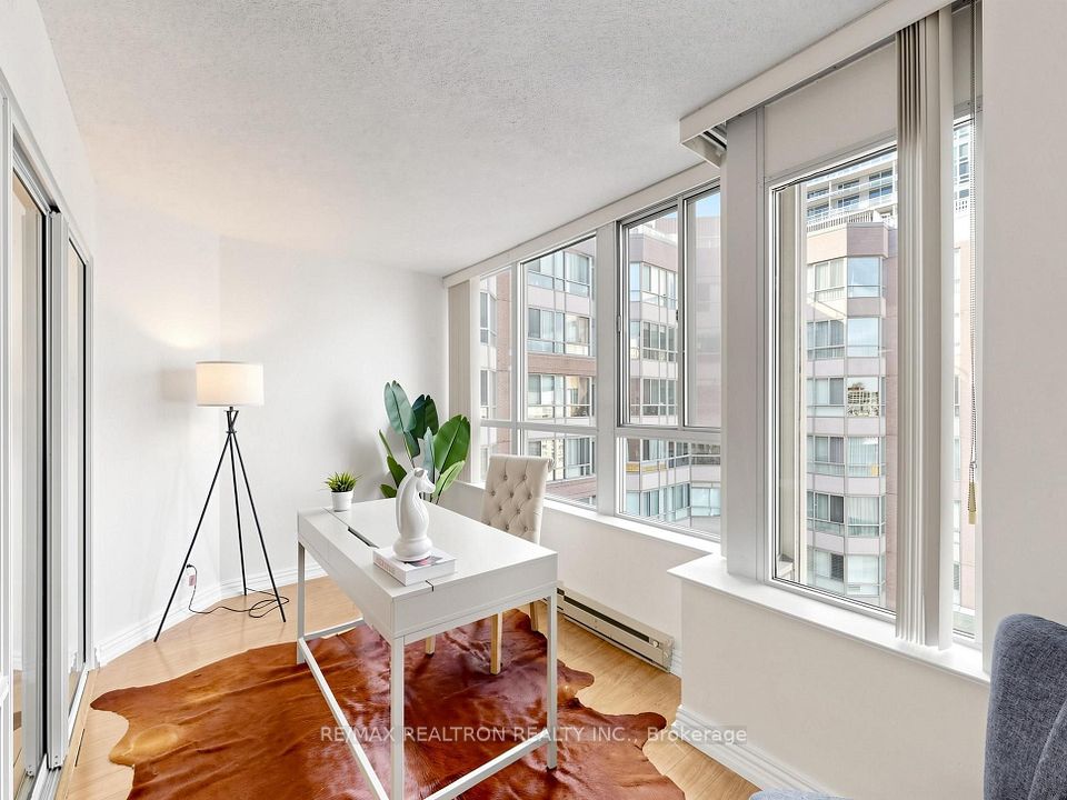 711 Bay Street 1811, Toronto, ON M5G 2J8 13