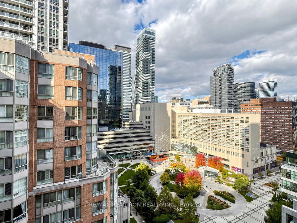 711 Bay Street 1811, Toronto, ON M5G 2J8 23