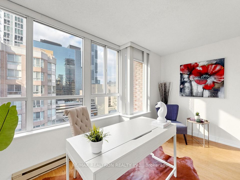 711 Bay Street 1811, Toronto, ON M5G 2J8 12