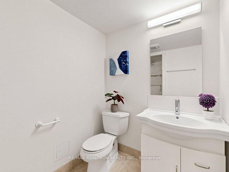 711 Bay Street 1811, Toronto, ON M5G 2J8 20