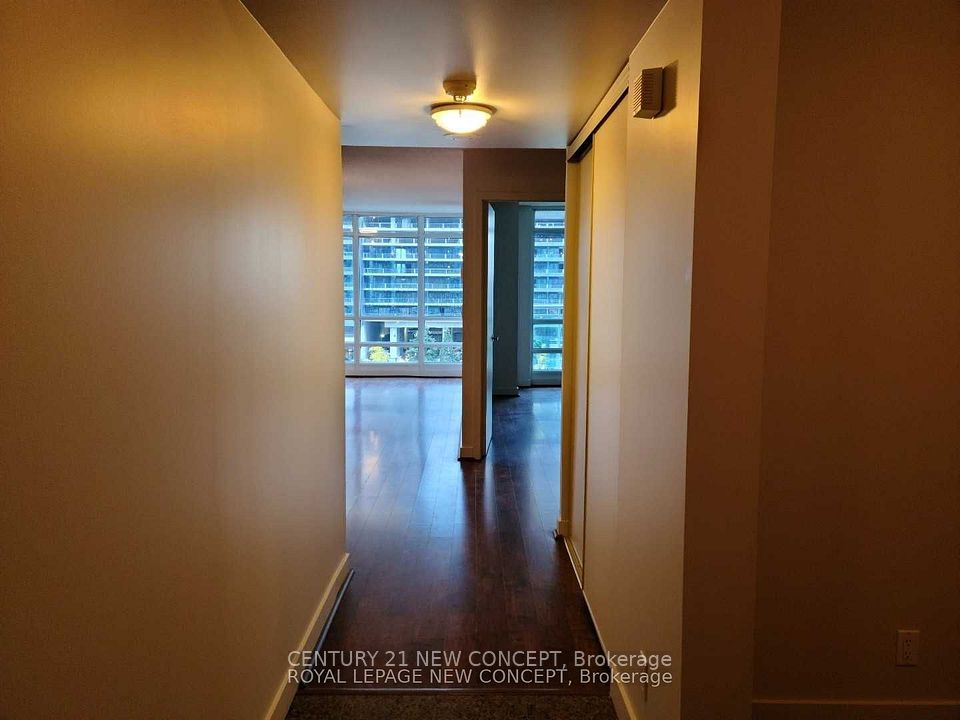 397 Front Street W 811, Toronto, ON M5V 3S1 2