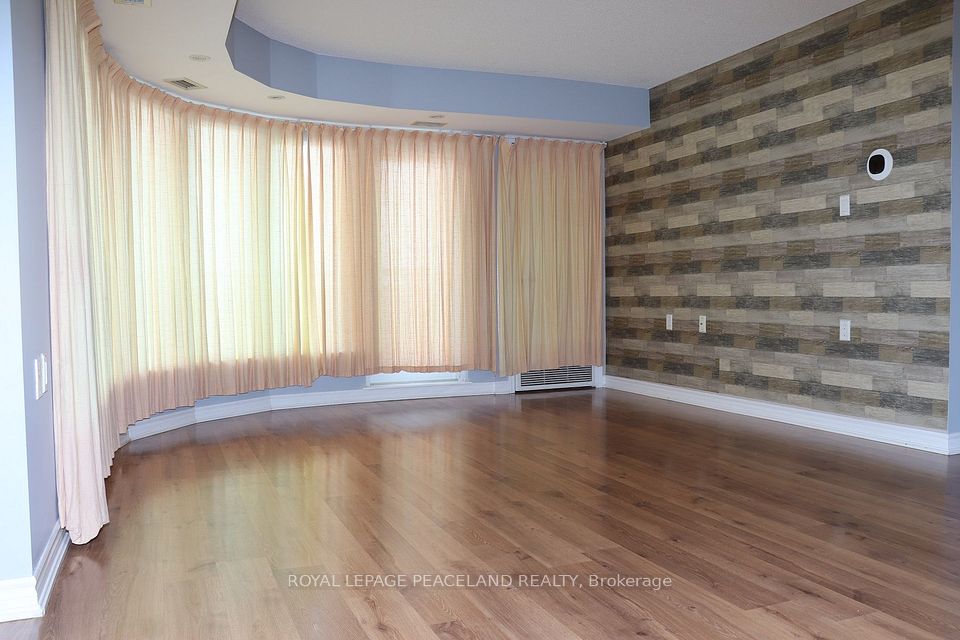 872 Sheppard Ave West Avenue W 502, Toronto, ON M3H 2T5 5