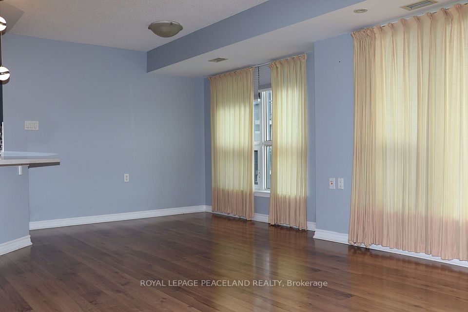 872 Sheppard Ave West Avenue W 502, Toronto, ON M3H 2T5 8