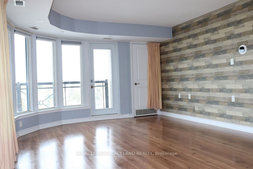 872 Sheppard Ave West Avenue W 502, Toronto, ON M3H 2T5 2