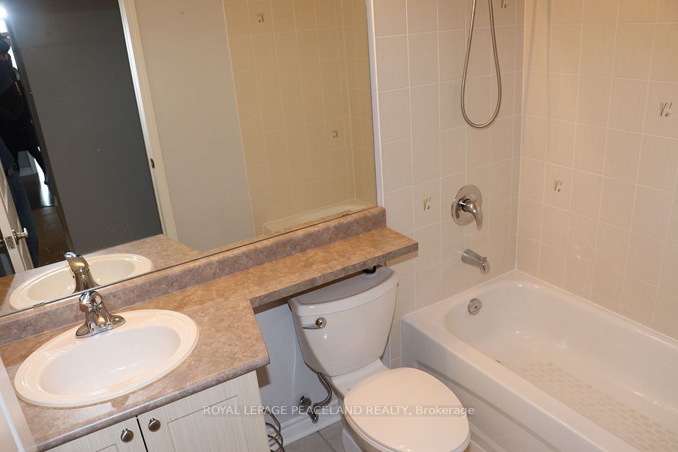 872 Sheppard Ave West Avenue W 502, Toronto, ON M3H 2T5 19