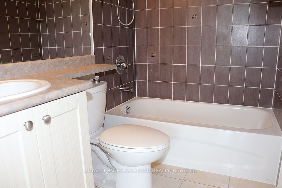 872 Sheppard Ave West Avenue W 502, Toronto, ON M3H 2T5 18