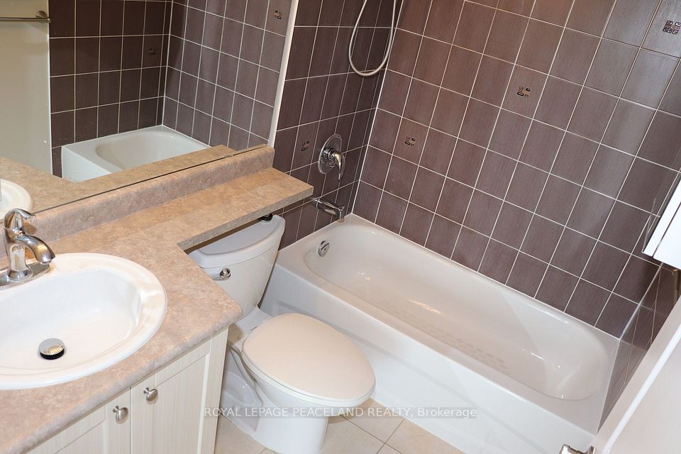 872 Sheppard Ave West Avenue W 502, Toronto, ON M3H 2T5 17