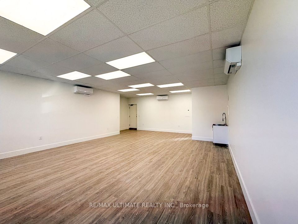 617A Bloor Street, Toronto, ON M6G 1K8 4