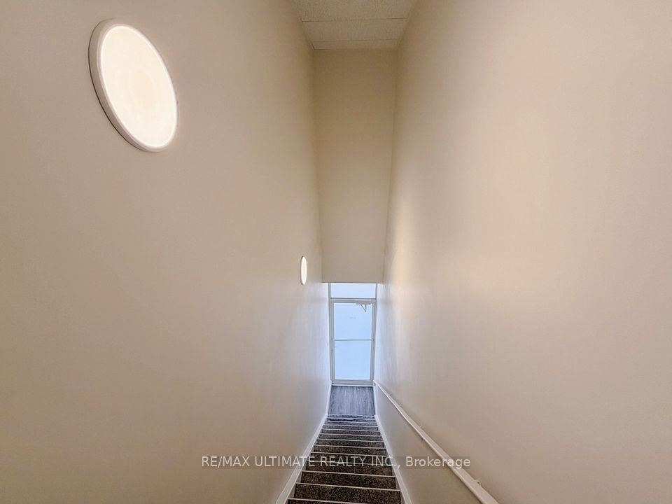 617A Bloor Street, Toronto, ON M6G 1K8 10