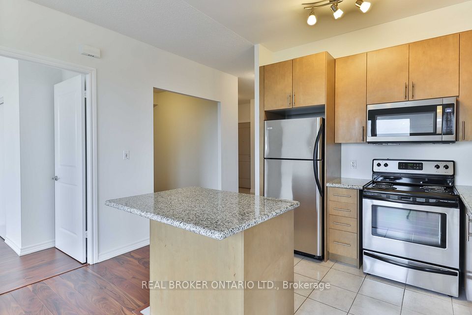 135 Wynford Drive 1505, Toronto, ON M3C 0J4 8