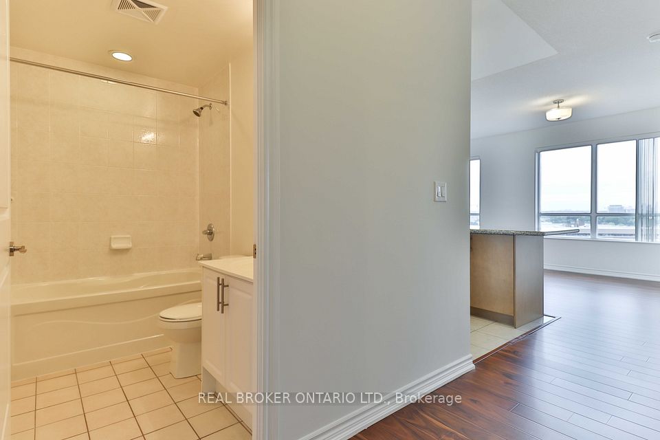 135 Wynford Drive 1505, Toronto, ON M3C 0J4 2