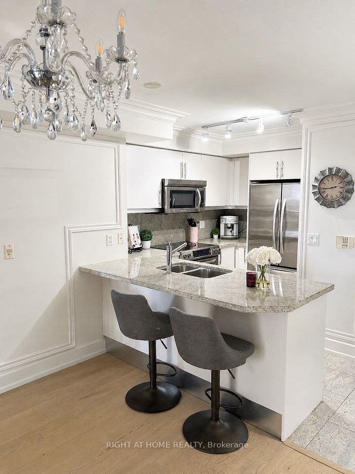 650 Sheppard Avenue E 403, Toronto, ON M2K 3E4 8