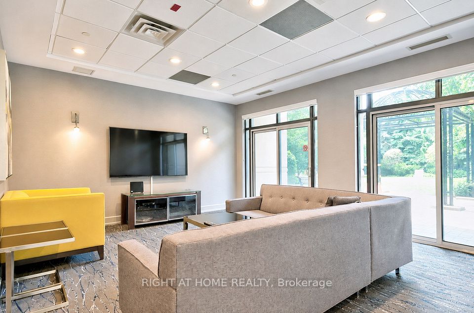 650 Sheppard Avenue E 403, Toronto, ON M2K 3E4 5