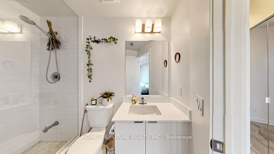 50 Bruyeres Mews 1005, Toronto, ON M5V 0H8 25