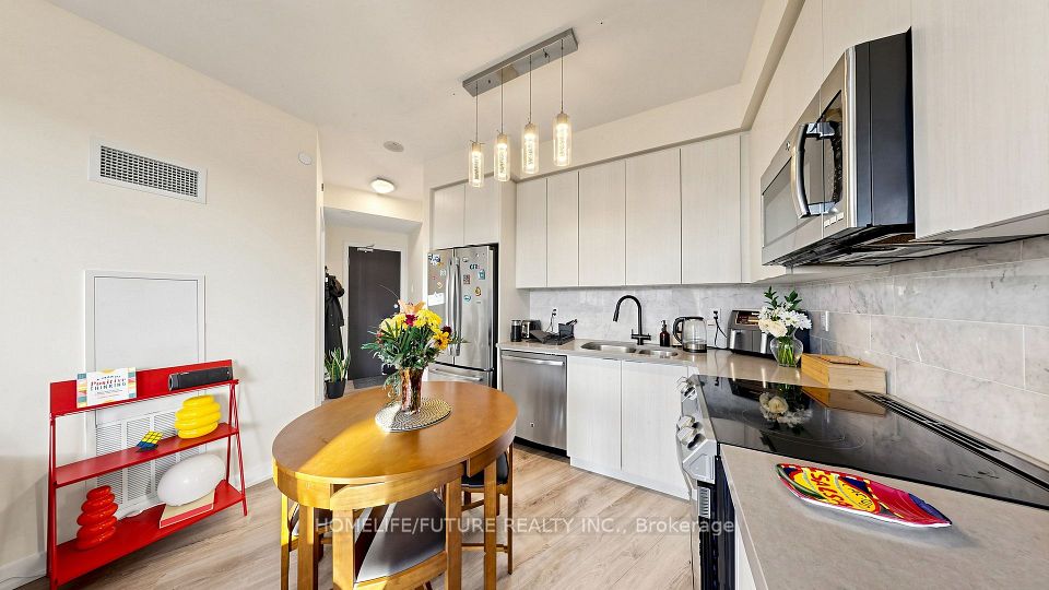 50 Bruyeres Mews 1005, Toronto, ON M5V 0H8 13