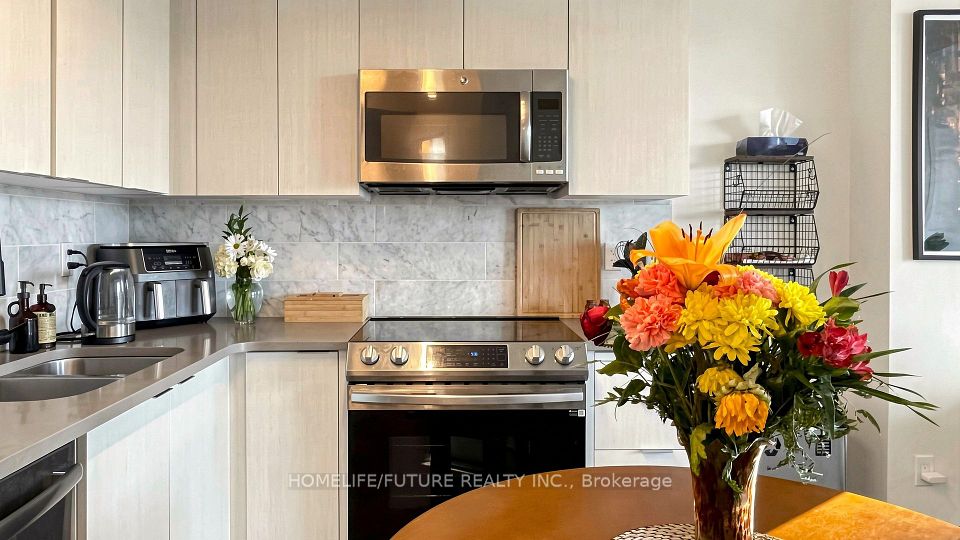 50 Bruyeres Mews 1005, Toronto, ON M5V 0H8 19
