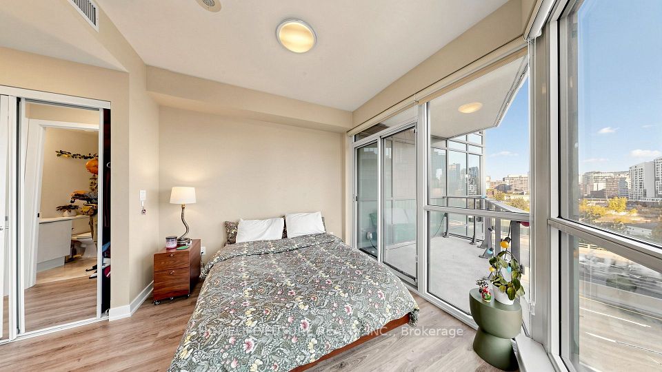 50 Bruyeres Mews 1005, Toronto, ON M5V 0H8 22