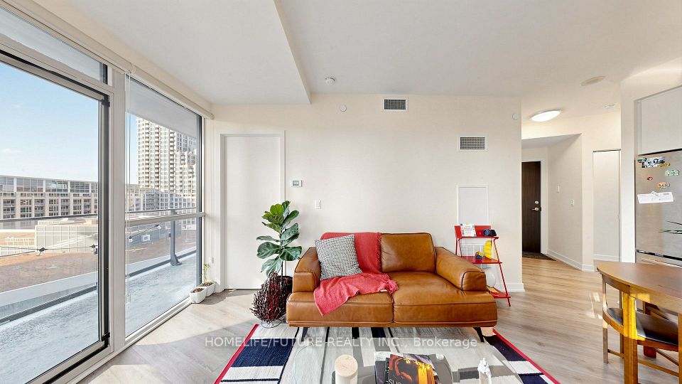 50 Bruyeres Mews 1005, Toronto, ON M5V 0H8 8