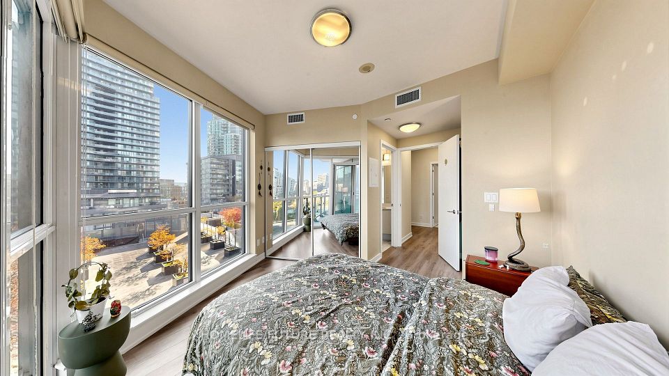 50 Bruyeres Mews 1005, Toronto, ON M5V 0H8 23