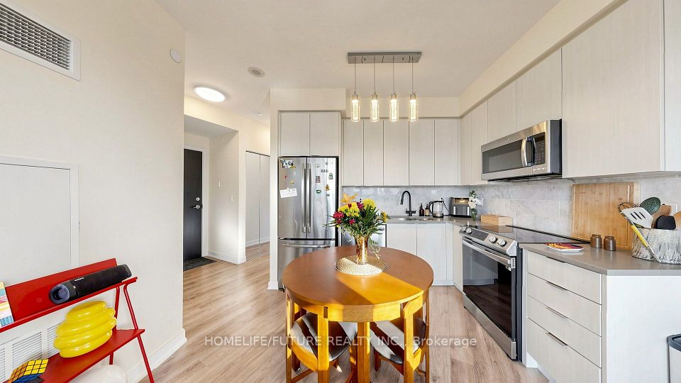 50 Bruyeres Mews 1005, Toronto, ON M5V 0H8 12