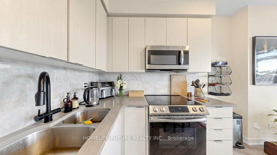 50 Bruyeres Mews 1005, Toronto, ON M5V 0H8 16