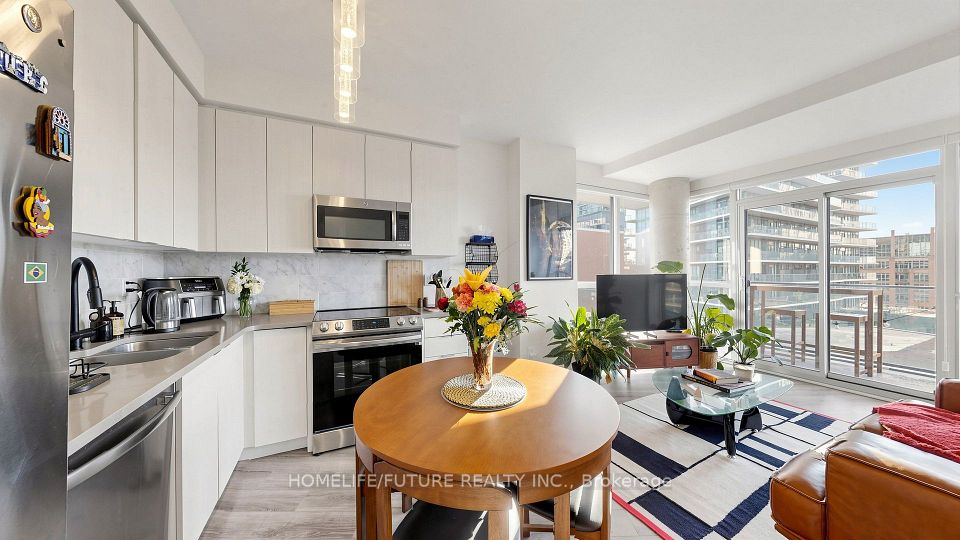 50 Bruyeres Mews 1005, Toronto, ON M5V 0H8 18