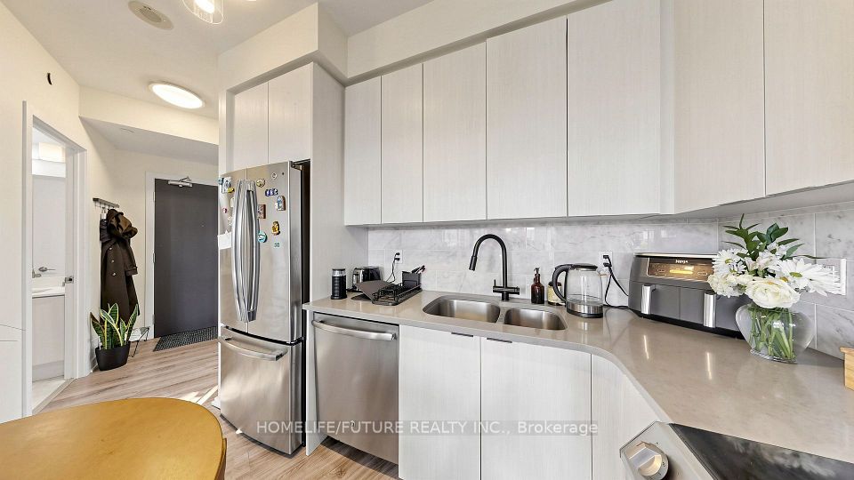 50 Bruyeres Mews 1005, Toronto, ON M5V 0H8 14