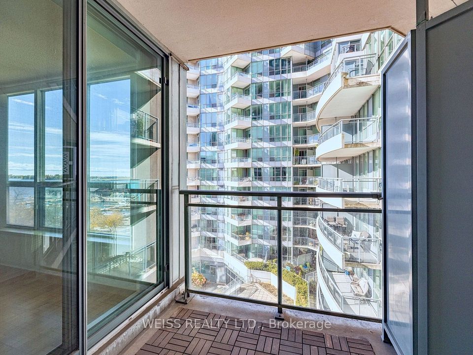 228 Queens Quay W, Toronto, ON M5J 2X1 22
