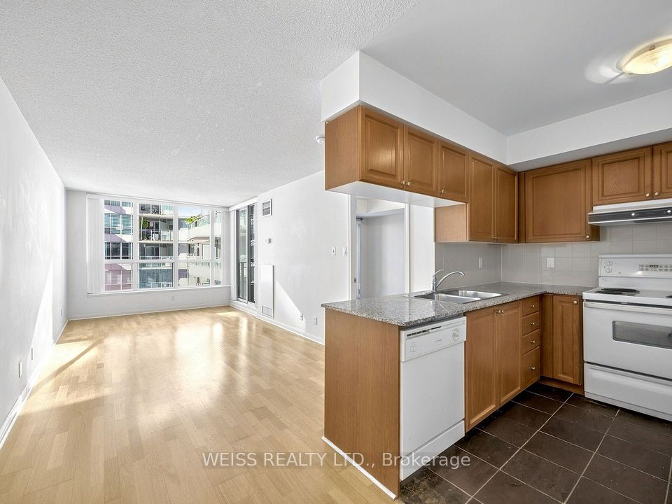 228 Queens Quay W, Toronto, ON M5J 2X1 8