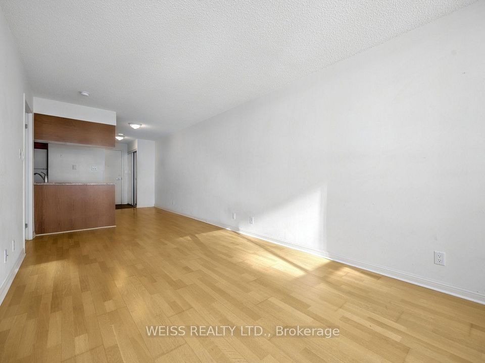 228 Queens Quay W, Toronto, ON M5J 2X1 5