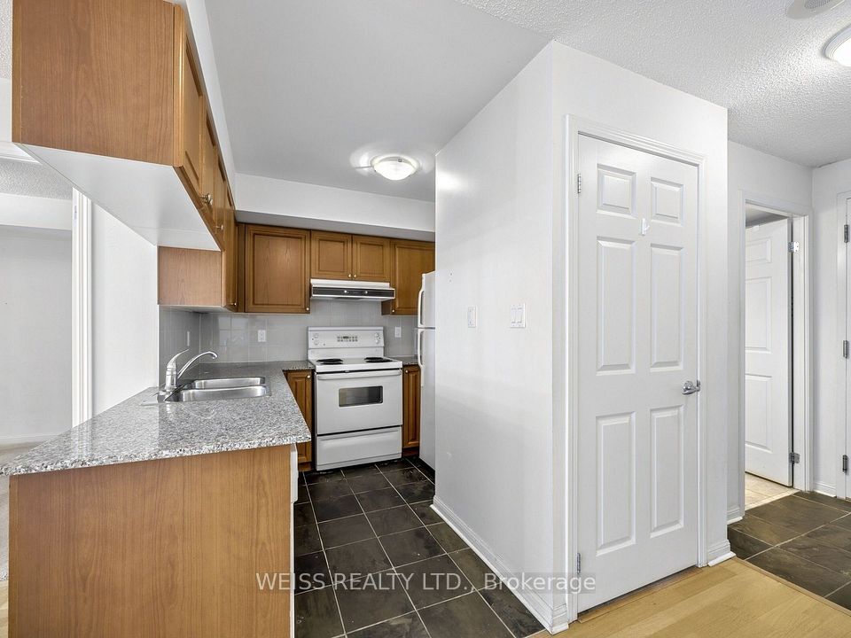 228 Queens Quay W, Toronto, ON M5J 2X1 10