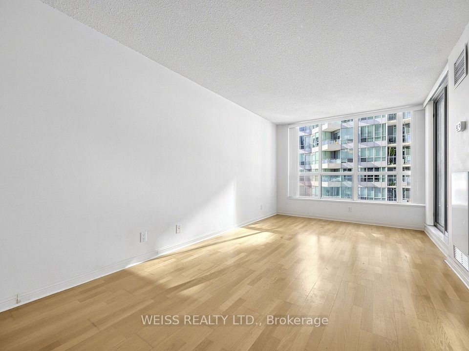 228 Queens Quay W, Toronto, ON M5J 2X1 4
