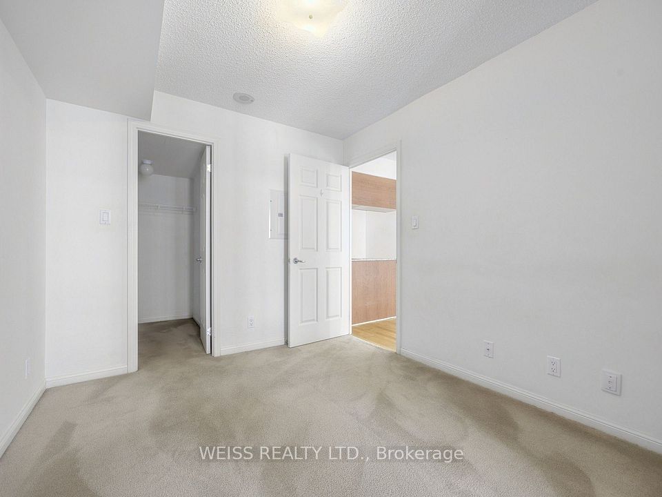 228 Queens Quay W, Toronto, ON M5J 2X1 17