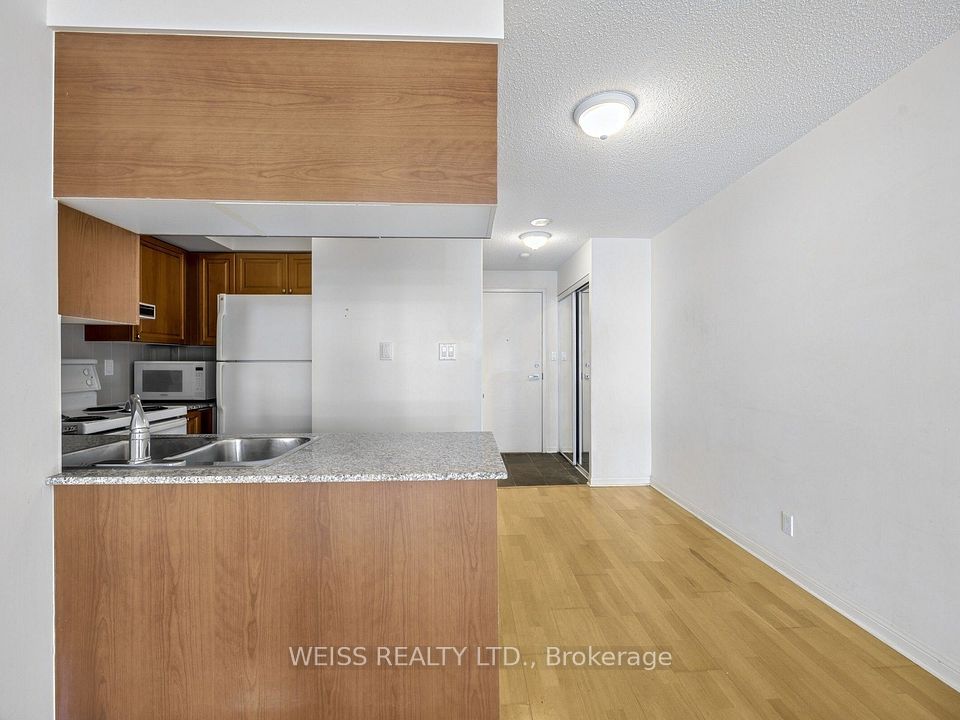228 Queens Quay W, Toronto, ON M5J 2X1 13